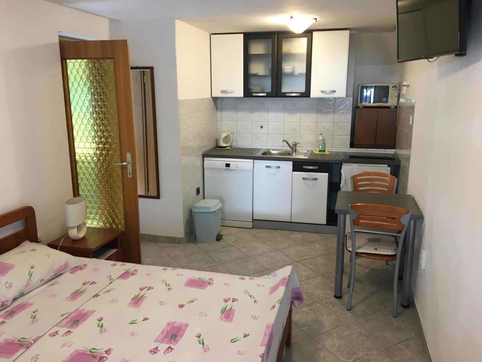 Apartments Biserka Punat Habitación foto